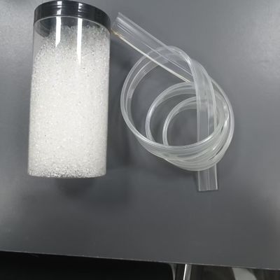 Высокая прозрачность, быстрое формование, хорошая упругость, отличная прочность, экологически чистые частицы ТПУ для литья под давлением или экструзии, подходят для игрушек для домашних животных, скакалок, проводов